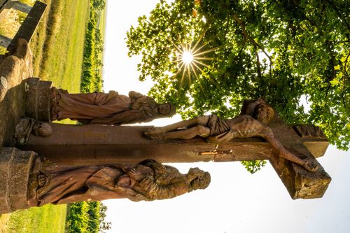 Kreuz an der Kirche Sankt Michael bei Abenheim