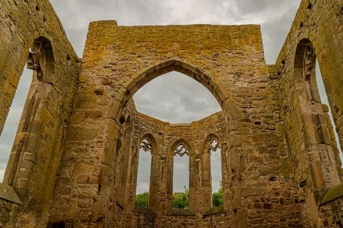 Ruine der Beller Kirche bei Eckelsheim