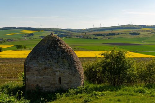Trullo oberhalb der Sandgrube bei Wendelsheim